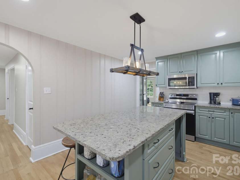 2197 Blackberry Road, Thomasville, NC 27360.  MLS# CAR4415023, YatesRealty ID 44653. 