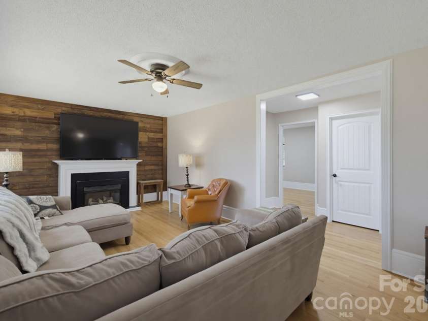 2197 Blackberry Road, Thomasville, NC 27360.  MLS# CAR4415023, YatesRealty ID 44653. 