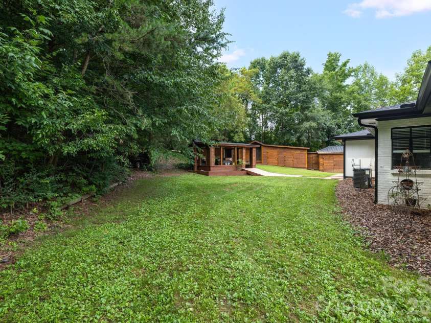 2197 Blackberry Road, Thomasville, NC 27360.  MLS# CAR4415023, YatesRealty ID 44653. 