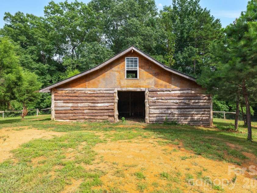 2197 Blackberry Road, Thomasville, NC 27360.  MLS# CAR4415023, YatesRealty ID 44653. 