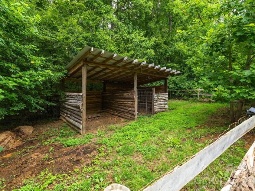2197 Blackberry Road, Thomasville, NC 27360.  MLS# CAR4415023, YatesRealty ID 44653. 