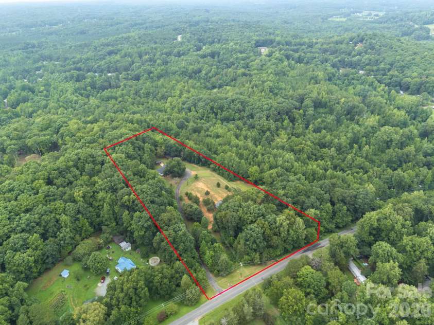 2197 Blackberry Road, Thomasville, NC 27360.  MLS# CAR4415023, YatesRealty ID 44653. 
