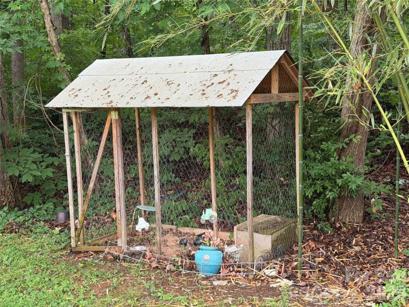 2197 Blackberry Road, Thomasville, NC 27360.  MLS# CAR4415023, YatesRealty ID 44653. 
