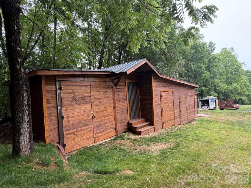 2197 Blackberry Road, Thomasville, NC 27360.  MLS# CAR4415023, YatesRealty ID 44653. 