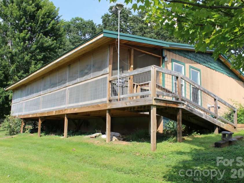 24 Karis Lane, Clyde, NC 28721.  MLS# CAR4414971, YatesRealty ID 44655. 