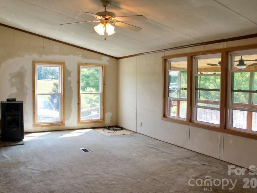 24 Karis Lane, Clyde, NC 28721.  MLS# CAR4414971, YatesRealty ID 44655. 