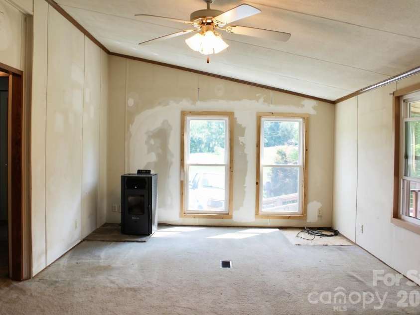 24 Karis Lane, Clyde, NC 28721.  MLS# CAR4414971, YatesRealty ID 44655. 