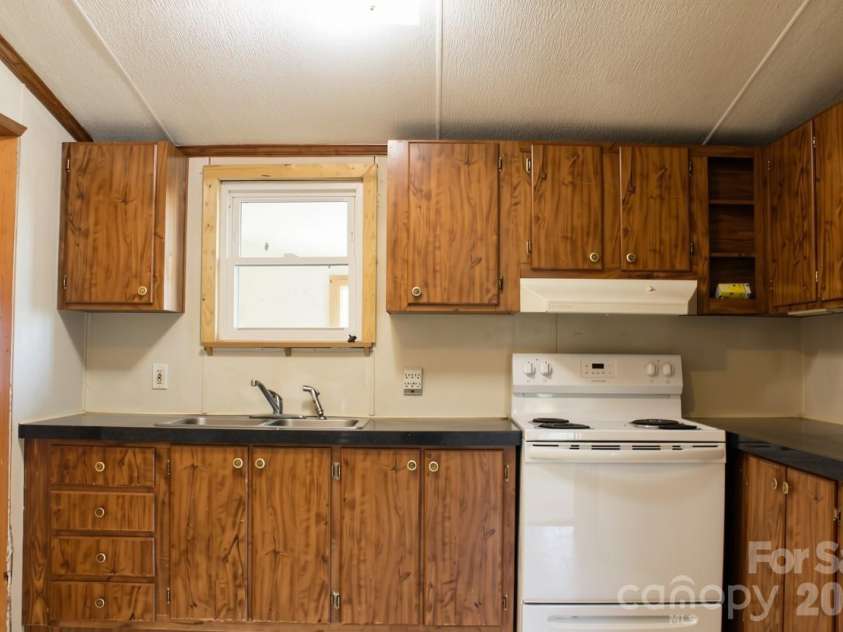 24 Karis Lane, Clyde, NC 28721.  MLS# CAR4414971, YatesRealty ID 44655. 