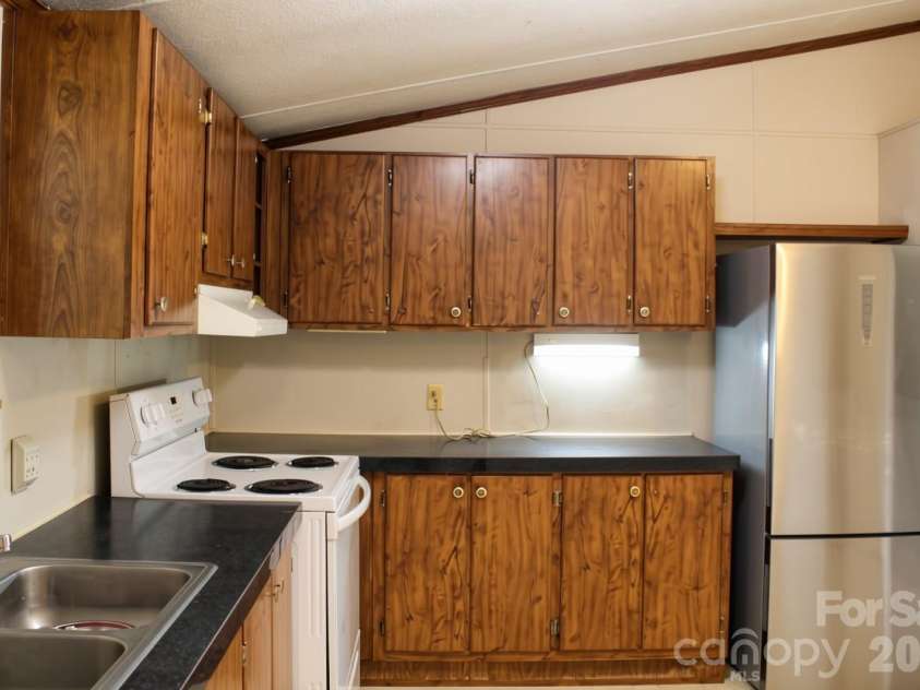24 Karis Lane, Clyde, NC 28721.  MLS# CAR4414971, YatesRealty ID 44655. 