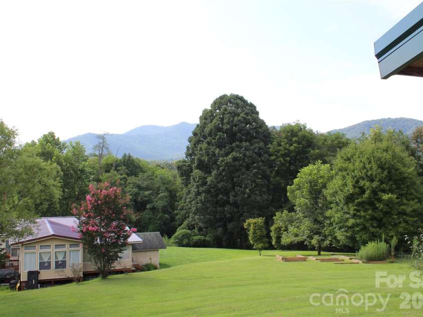 24 Karis Lane, Clyde, NC 28721.  MLS# CAR4414971, YatesRealty ID 44655. 