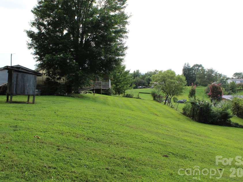 24 Karis Lane, Clyde, NC 28721.  MLS# CAR4414971, YatesRealty ID 44655. 