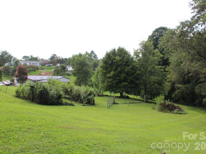 24 Karis Lane, Clyde, NC 28721.  MLS# CAR4414971, YatesRealty ID 44655. 