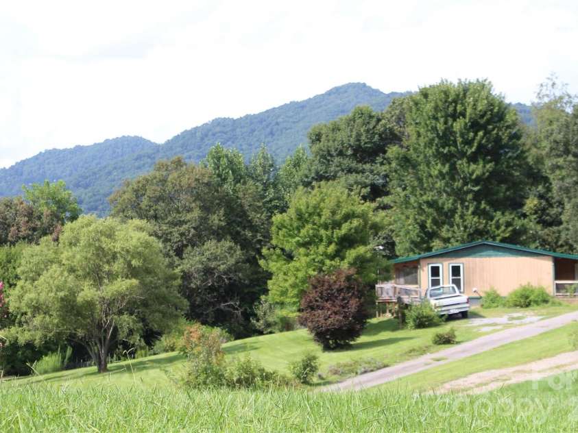 24 Karis Lane, Clyde, NC 28721.  MLS# CAR4414971, YatesRealty ID 44655. 