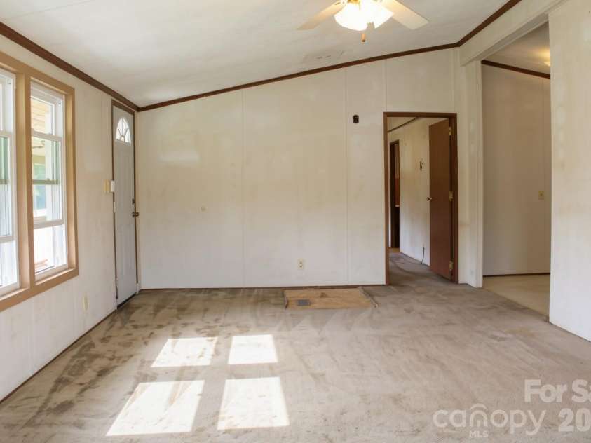 24 Karis Lane, Clyde, NC 28721.  MLS# CAR4414971, YatesRealty ID 44655. 