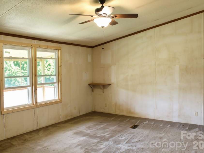 24 Karis Lane, Clyde, NC 28721.  MLS# CAR4414971, YatesRealty ID 44655. Primary bedroom