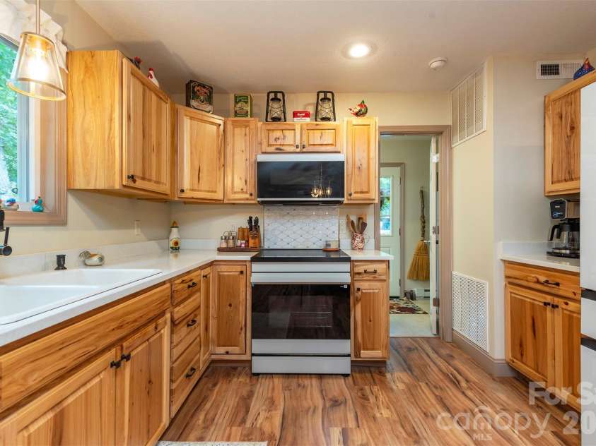 4895 Hudlow Road, Union Mills, NC 28167.  MLS# CAR4414979, YatesRealty ID 44656. Beautiful kitchen with new Samsung appliances