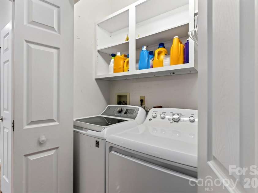 16 Spring Hollow Circle, Asheville, NC 28805.  MLS# CAR4412401, YatesRealty ID 44657. Washer & dryer convey.