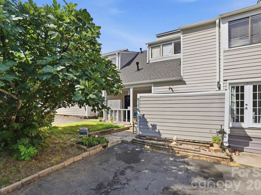 8338 Cricket Lake Drive, Charlotte, NC 28277.  MLS# CAR4401022, YatesRealty ID 44658. 
