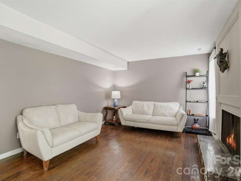 8338 Cricket Lake Drive, Charlotte, NC 28277.  MLS# CAR4401022, YatesRealty ID 44658. 