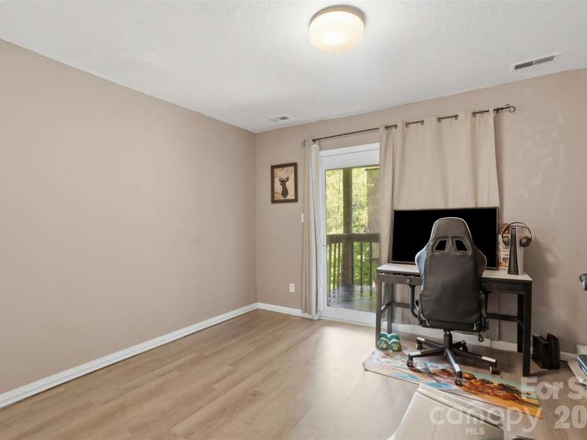 8338 Cricket Lake Drive, Charlotte, NC 28277.  MLS# CAR4401022, YatesRealty ID 44658. 