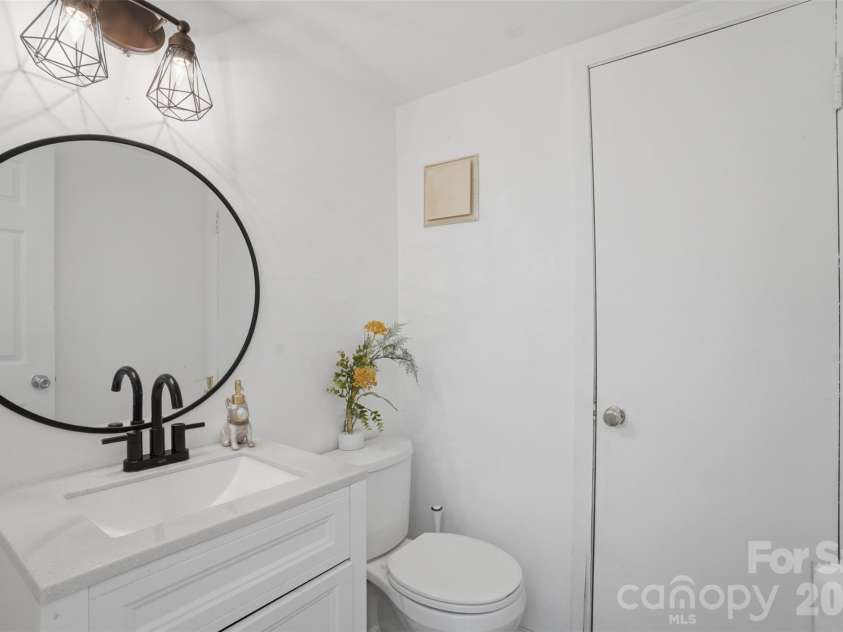 8338 Cricket Lake Drive, Charlotte, NC 28277.  MLS# CAR4401022, YatesRealty ID 44658. 
