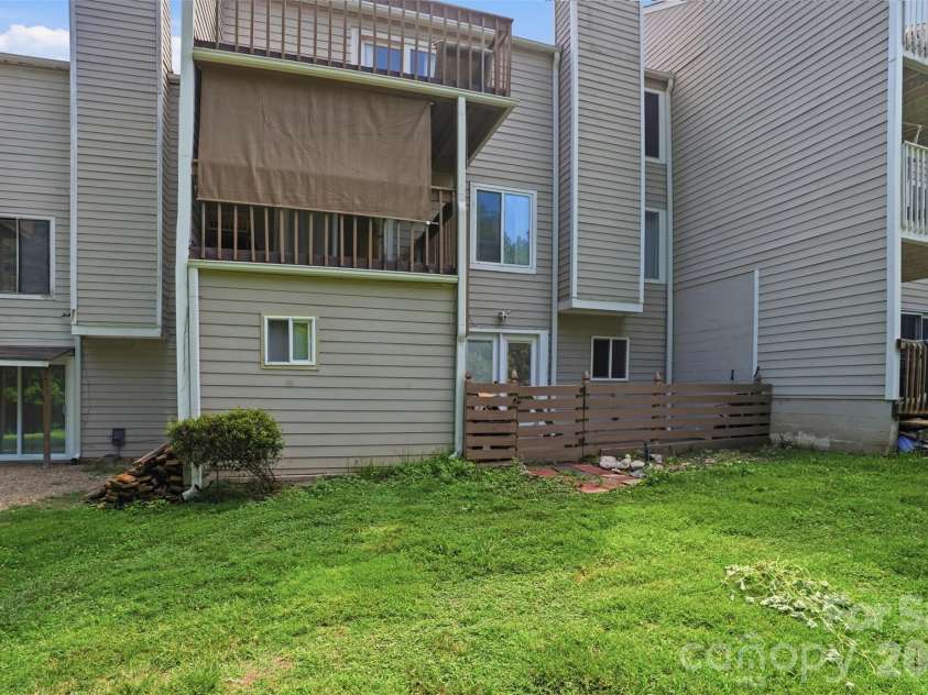 8338 Cricket Lake Drive, Charlotte, NC 28277.  MLS# CAR4401022, YatesRealty ID 44658. 