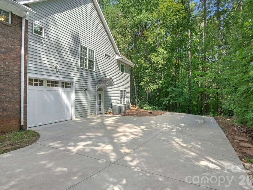 199 Robinson Road, Mooresville, NC 28117.  MLS# CAR4413502, YatesRealty ID 44659. Additional lower level 2 car garage/workshop. Generator/RV hookup