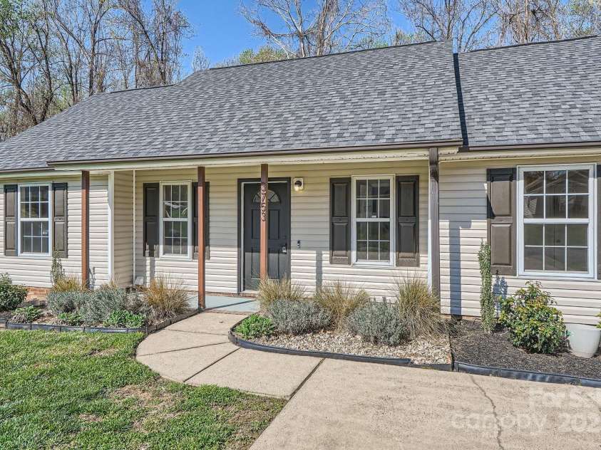 3753 Capps Hill Drive, Charlotte, NC 28216.  MLS# CAR4240768, YatesRealty ID 4466. 