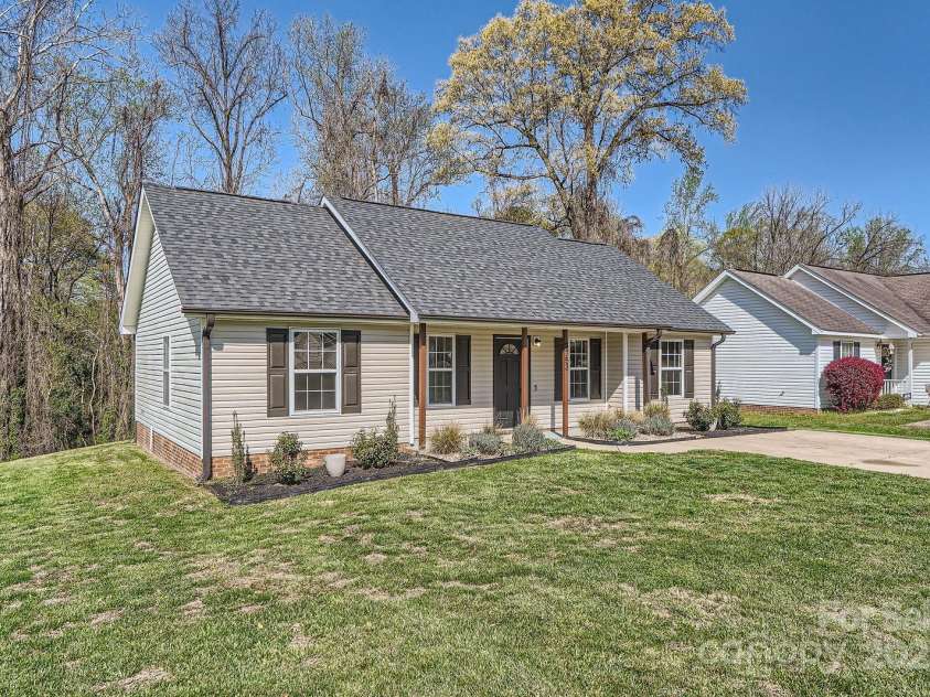 3753 Capps Hill Drive, Charlotte, NC 28216.  MLS# CAR4240768, YatesRealty ID 4466. 