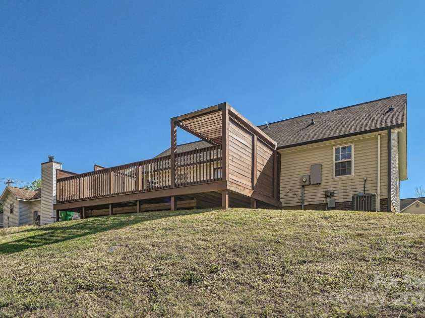 3753 Capps Hill Drive, Charlotte, NC 28216.  MLS# CAR4240768, YatesRealty ID 4466. 