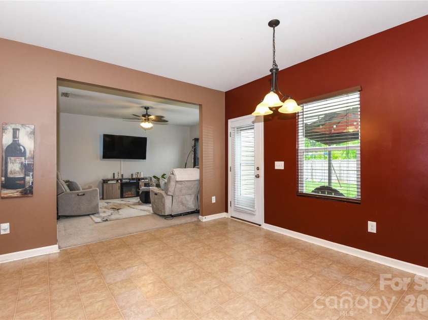 5149 Red Poll Drive, Greensboro, NC 27405.  MLS# CAR4411015, YatesRealty ID 44660. Breakfast Area