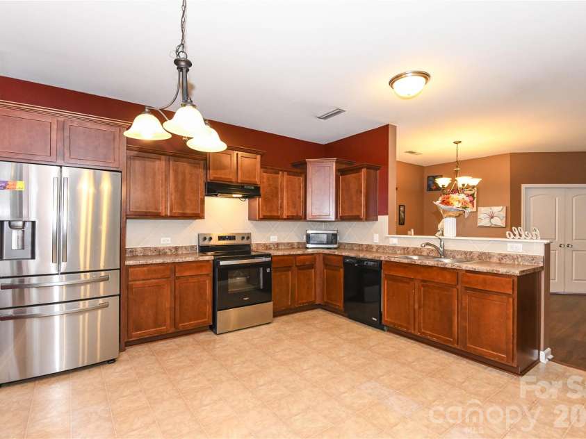 5149 Red Poll Drive, Greensboro, NC 27405.  MLS# CAR4411015, YatesRealty ID 44660. Kitchen