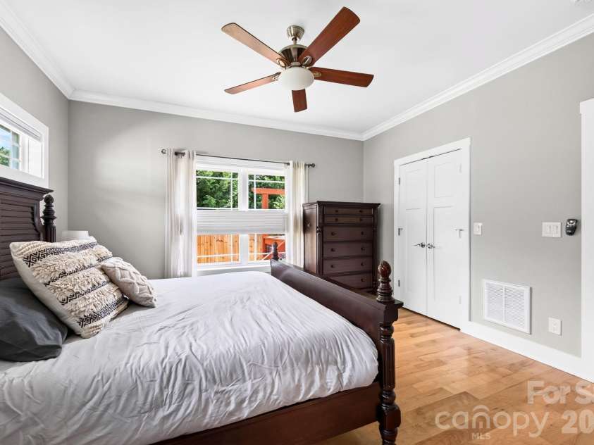 7 Addison Fisher Way, Asheville, NC 28805.  MLS# CAR4414192, YatesRealty ID 44664. 2017 but so well cared for