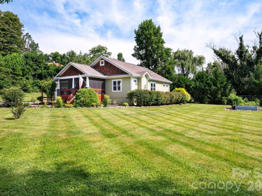 7 Addison Fisher Way, Asheville, NC 28805.  MLS# CAR4414192, YatesRealty ID 44664. 2017 GreenBuilt NC construction