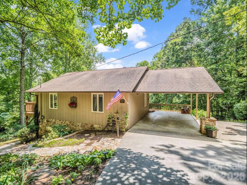 12 Chippewa Trail, Black Mountain, NC 28711.  MLS# CAR4407721, YatesRealty ID 44665. 