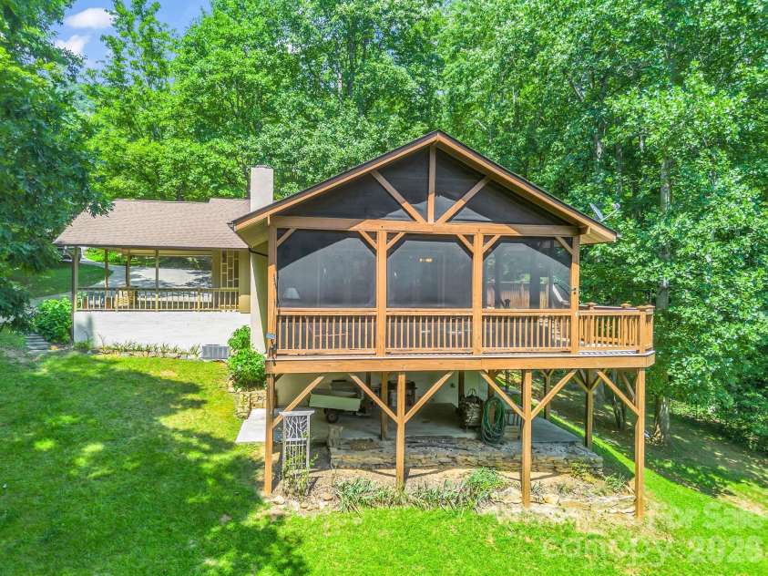 12 Chippewa Trail, Black Mountain, NC 28711.  MLS# CAR4407721, YatesRealty ID 44665. 