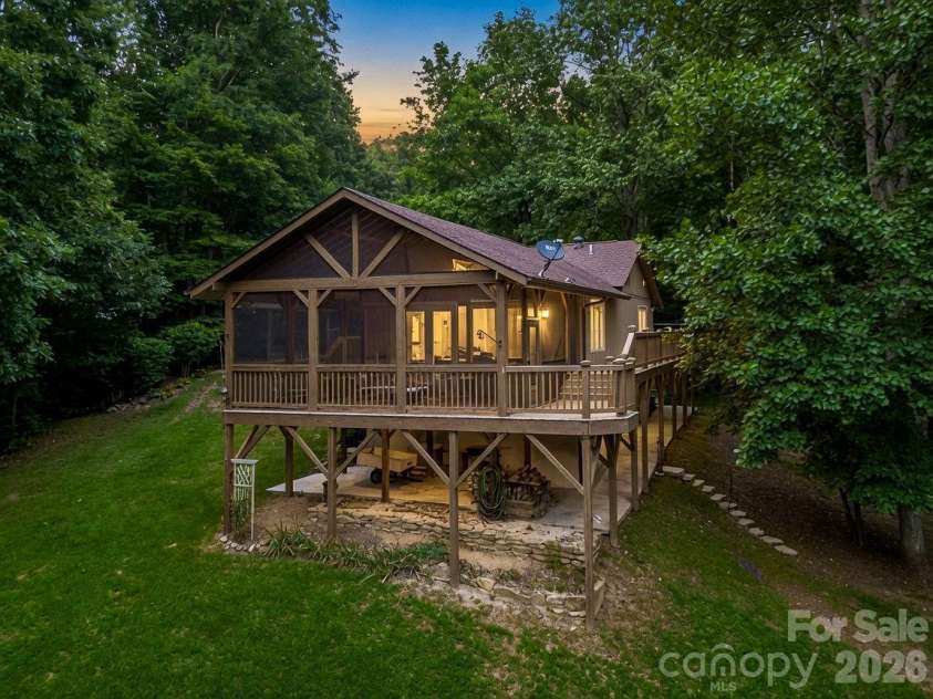 12 Chippewa Trail, Black Mountain, NC 28711.  MLS# CAR4407721, YatesRealty ID 44665. 