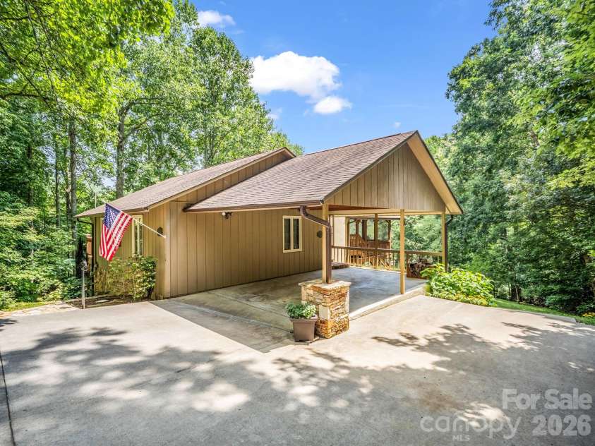 12 Chippewa Trail, Black Mountain, NC 28711.  MLS# CAR4407721, YatesRealty ID 44665. 