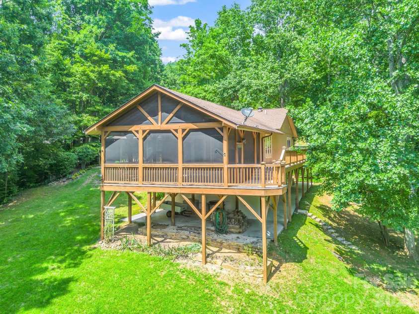 12 Chippewa Trail, Black Mountain, NC 28711.  MLS# CAR4407721, YatesRealty ID 44665. 