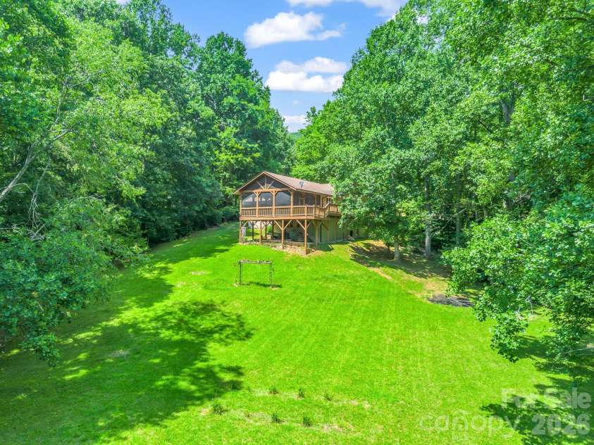 12 Chippewa Trail, Black Mountain, NC 28711.  MLS# CAR4407721, YatesRealty ID 44665. 