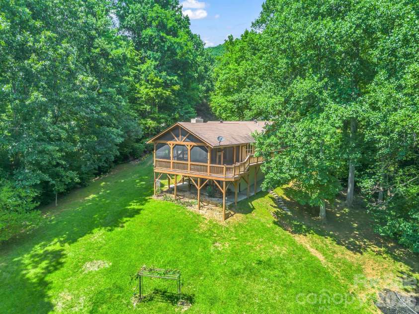 12 Chippewa Trail, Black Mountain, NC 28711.  MLS# CAR4407721, YatesRealty ID 44665. 