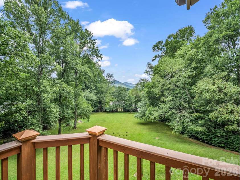 12 Chippewa Trail, Black Mountain, NC 28711.  MLS# CAR4407721, YatesRealty ID 44665. 