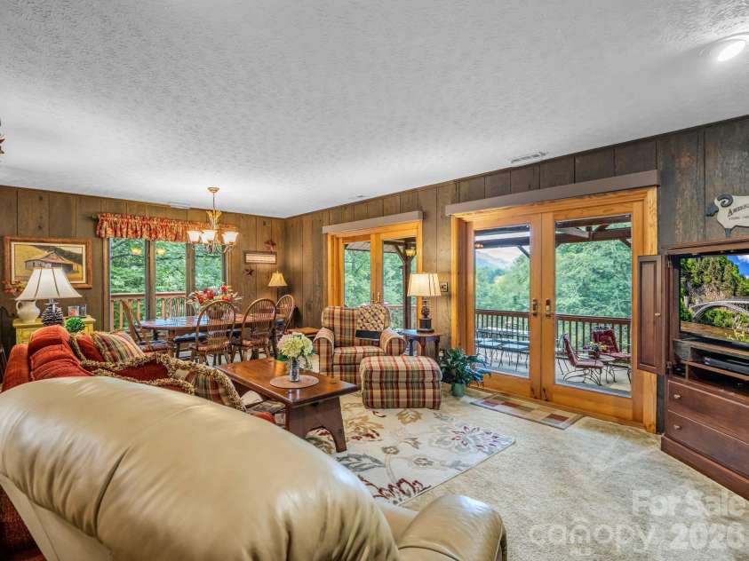 12 Chippewa Trail, Black Mountain, NC 28711.  MLS# CAR4407721, YatesRealty ID 44665. 