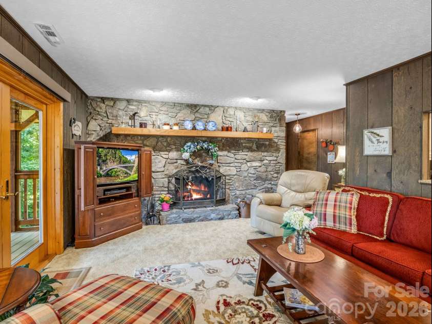12 Chippewa Trail, Black Mountain, NC 28711.  MLS# CAR4407721, YatesRealty ID 44665. 