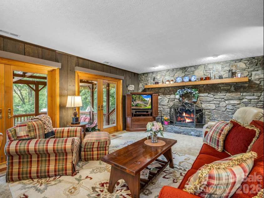 12 Chippewa Trail, Black Mountain, NC 28711.  MLS# CAR4407721, YatesRealty ID 44665. 