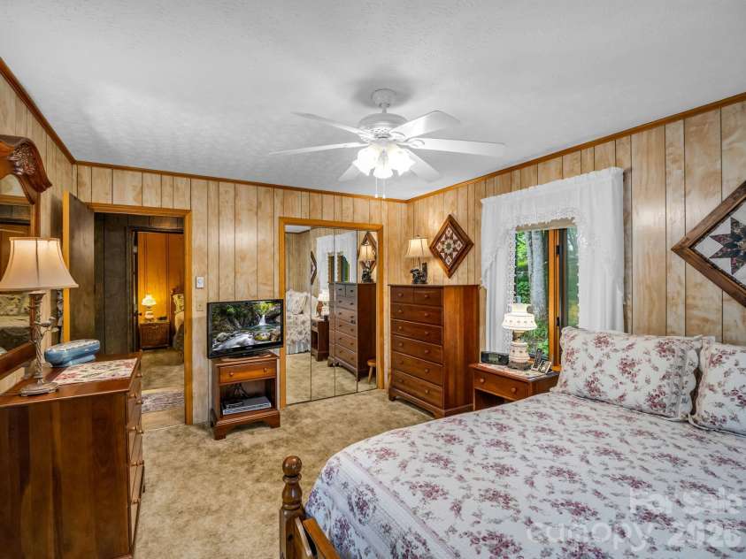 12 Chippewa Trail, Black Mountain, NC 28711.  MLS# CAR4407721, YatesRealty ID 44665. 