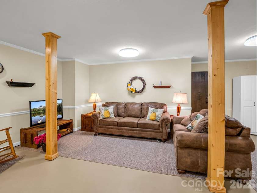 12 Chippewa Trail, Black Mountain, NC 28711.  MLS# CAR4407721, YatesRealty ID 44665. 