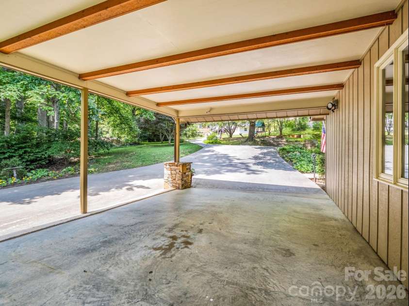 12 Chippewa Trail, Black Mountain, NC 28711.  MLS# CAR4407721, YatesRealty ID 44665. 