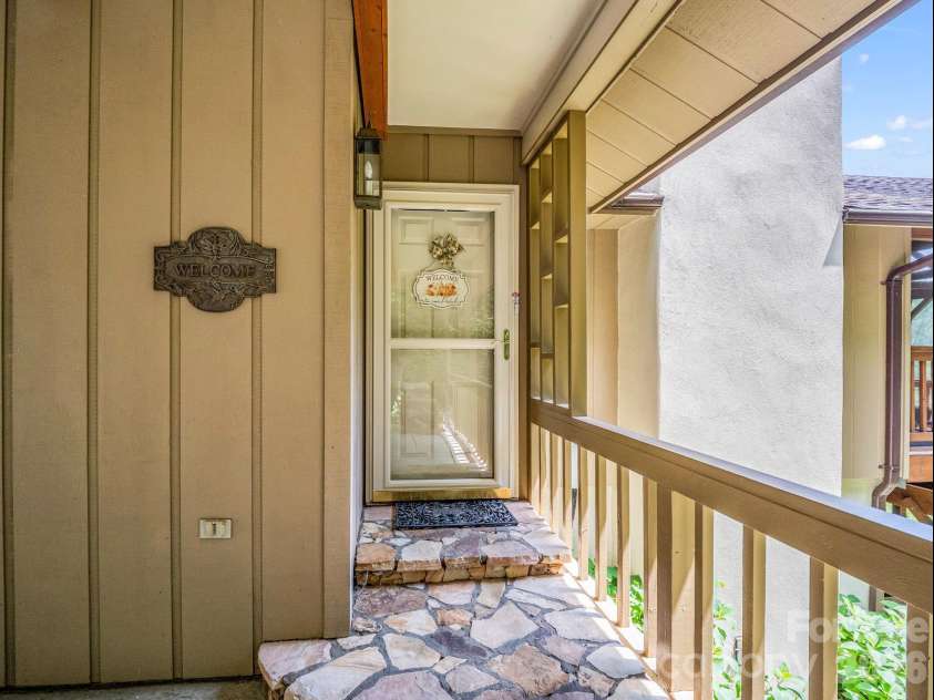 12 Chippewa Trail, Black Mountain, NC 28711.  MLS# CAR4407721, YatesRealty ID 44665. 
