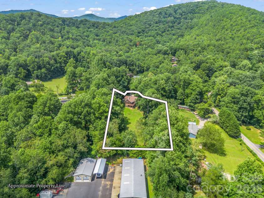 12 Chippewa Trail, Black Mountain, NC 28711.  MLS# CAR4407721, YatesRealty ID 44665. 